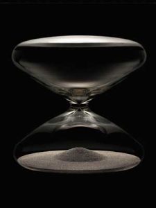 Песочные часы Ikepod Hourglass